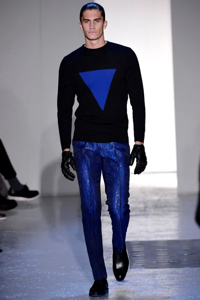 Look 10